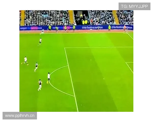 曼联防线频频被打穿，问题不在个人而在整体结构崩了