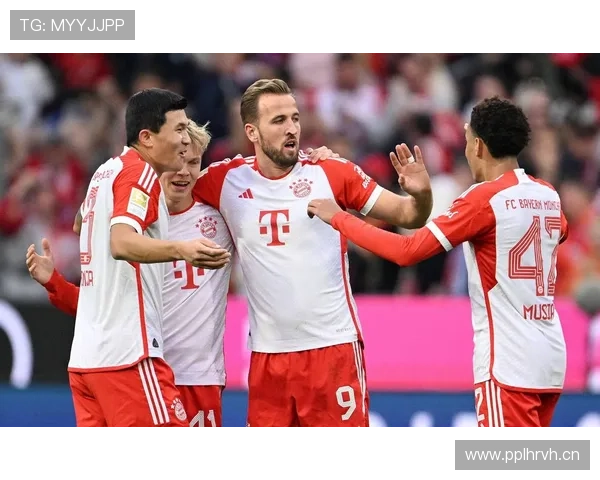 拜仁防线站位混乱、回防脱节,表面稳固实则隐患已现 拜仁防线站位混乱、回防脱节,表面稳固实则隐患已现