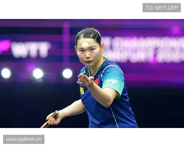 何卓佳训练完直接拎着爱马仕去吃路边摊，这反差谁懂啊